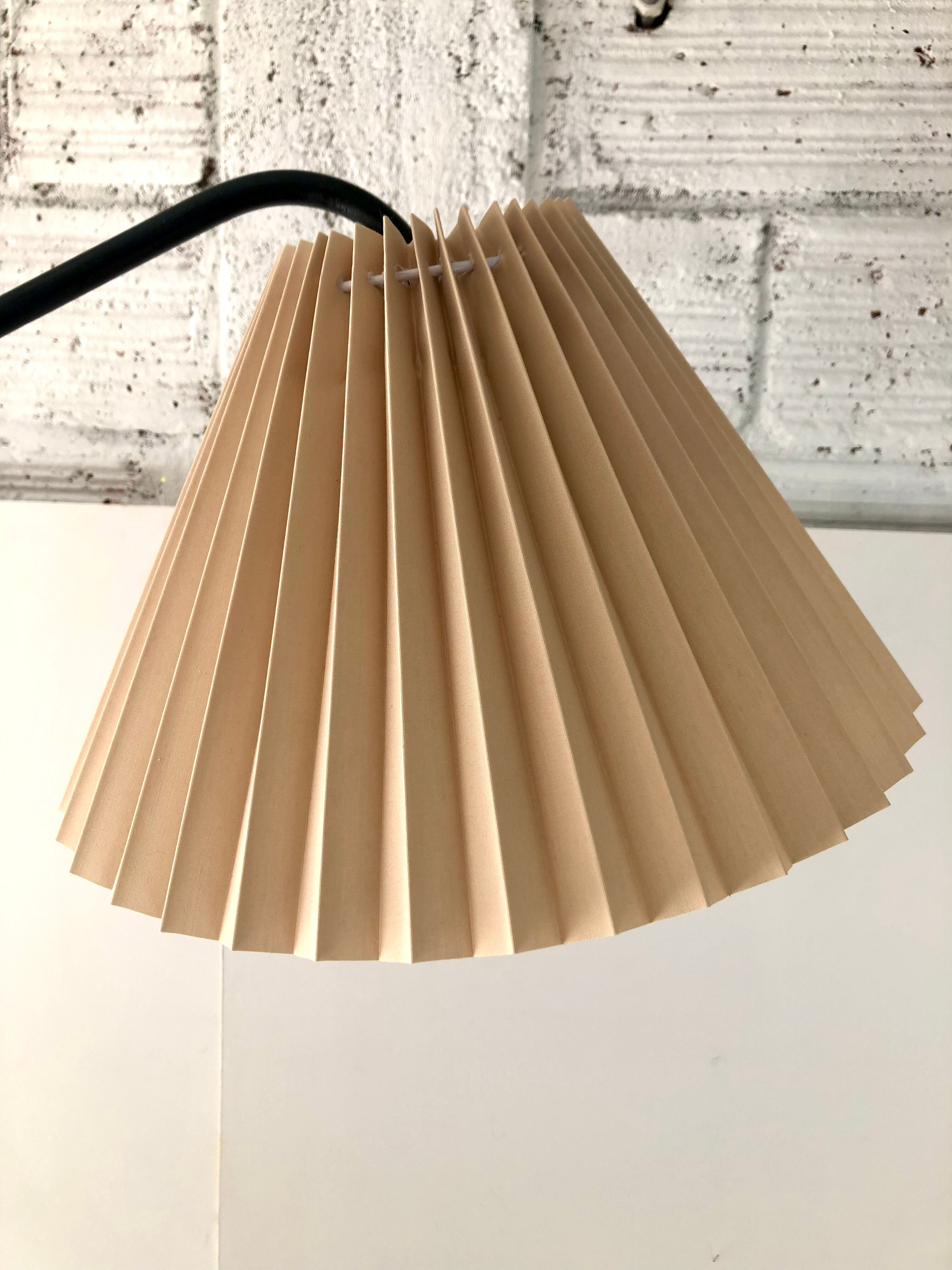 Reading floor lamp with magazine holders