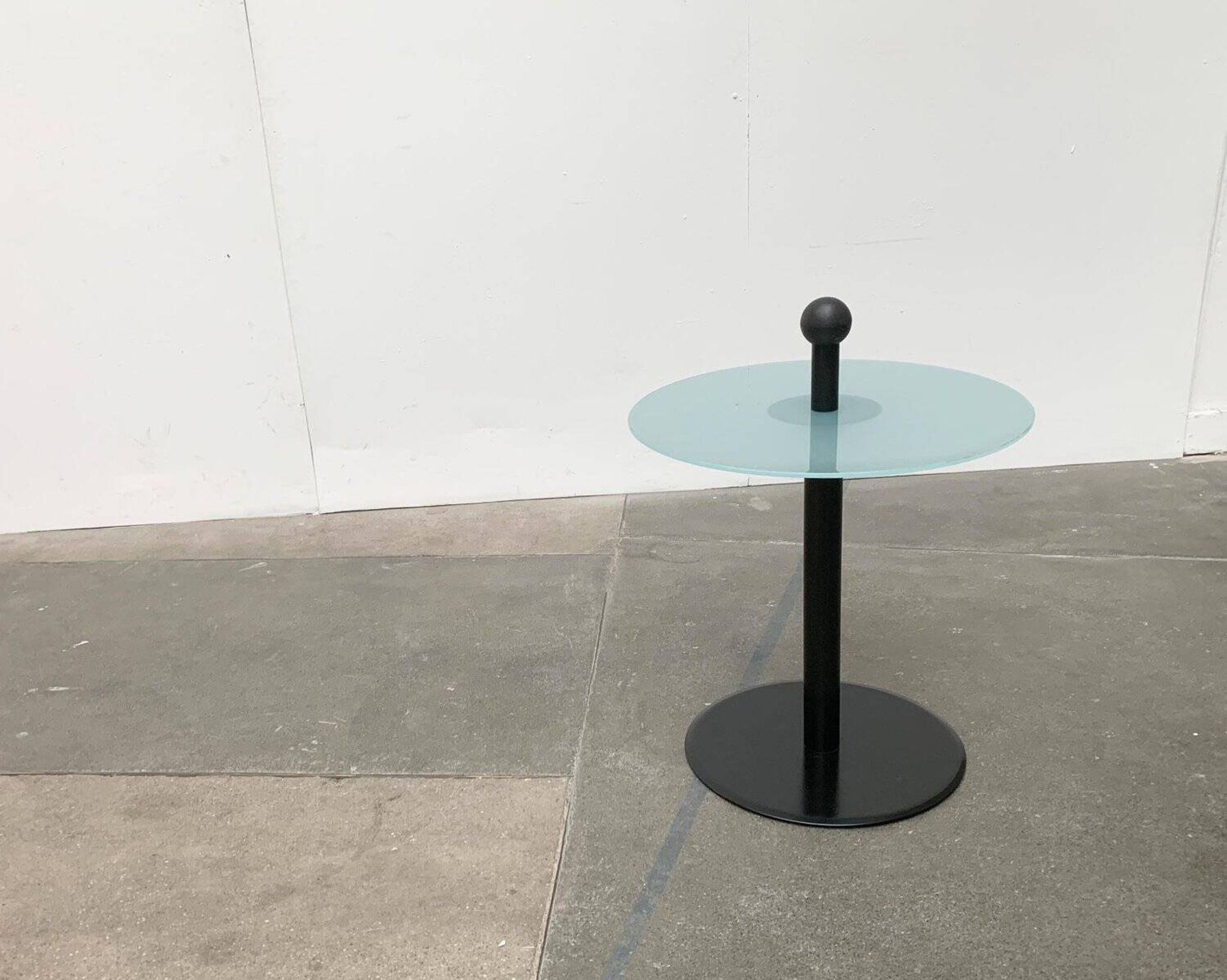 Table d'appoint postmoderne vintage d'Ikea