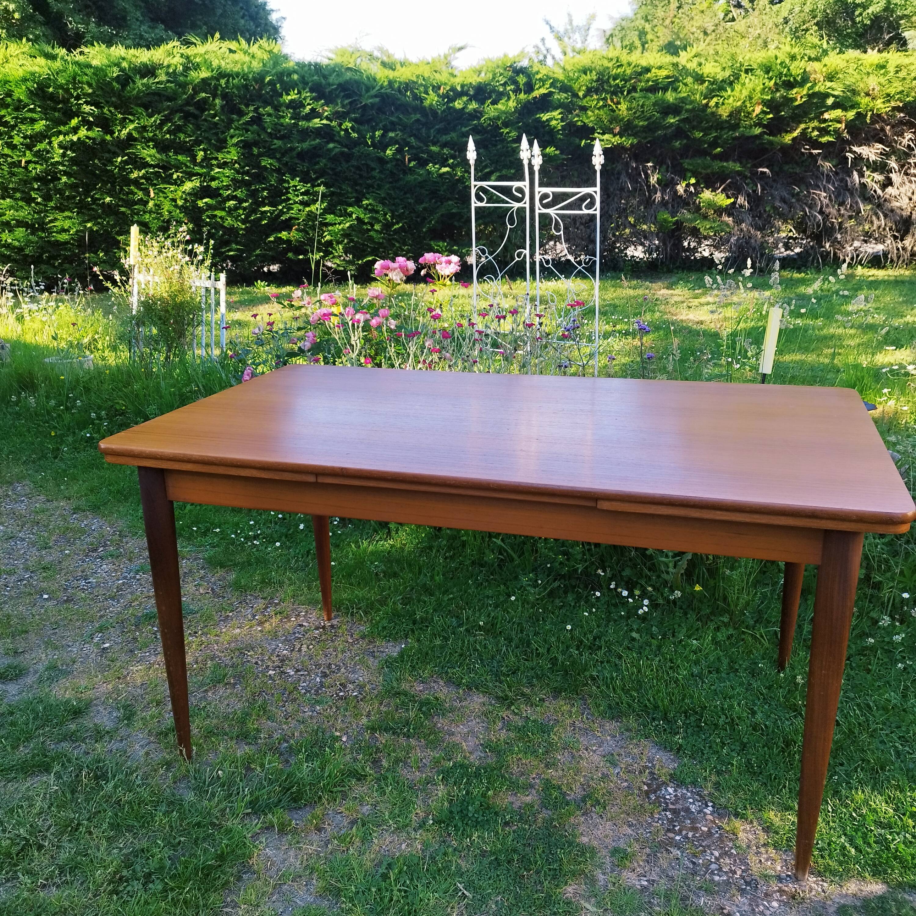 Table scandinave en teck