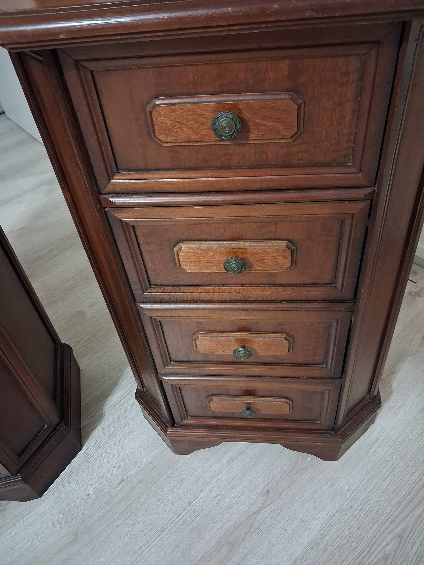 Set of 2 Chest of Drawers with 4 drawers