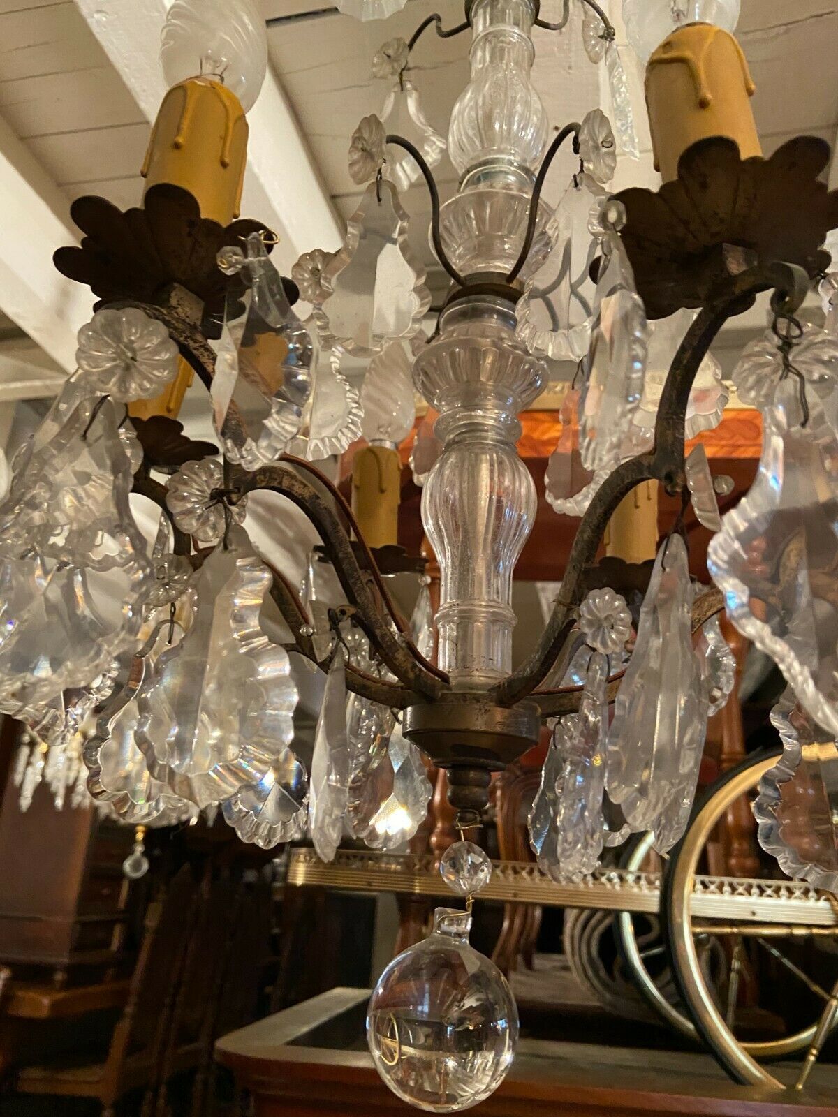 6-light chandelier with crystal pendants on bronze frame, Louis XV style