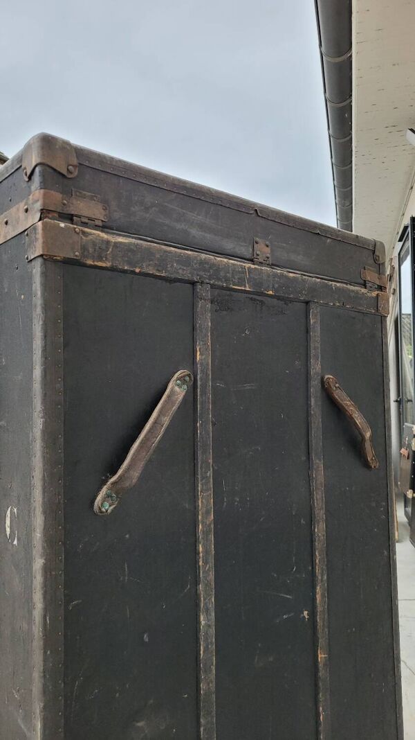 Malle cabine de la marque ''La Malle Bernard'' Paris -1900s