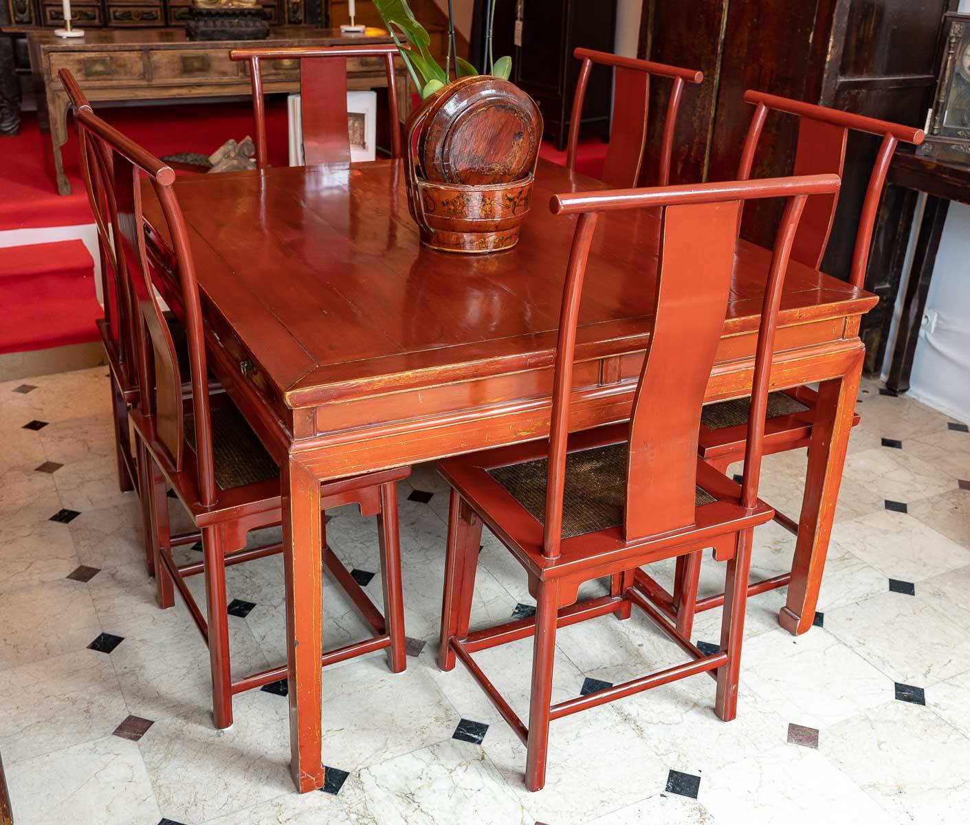 Set of 1 table + 6 antique Chinese chairs.