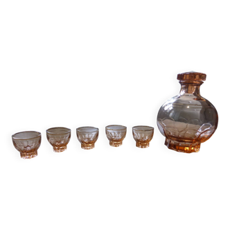 Carafe and 5 pink glass liqueur glasses with a gold rim 2008123