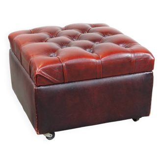 Pouf de rangement carré Chesterfield en cuir de vache rouge