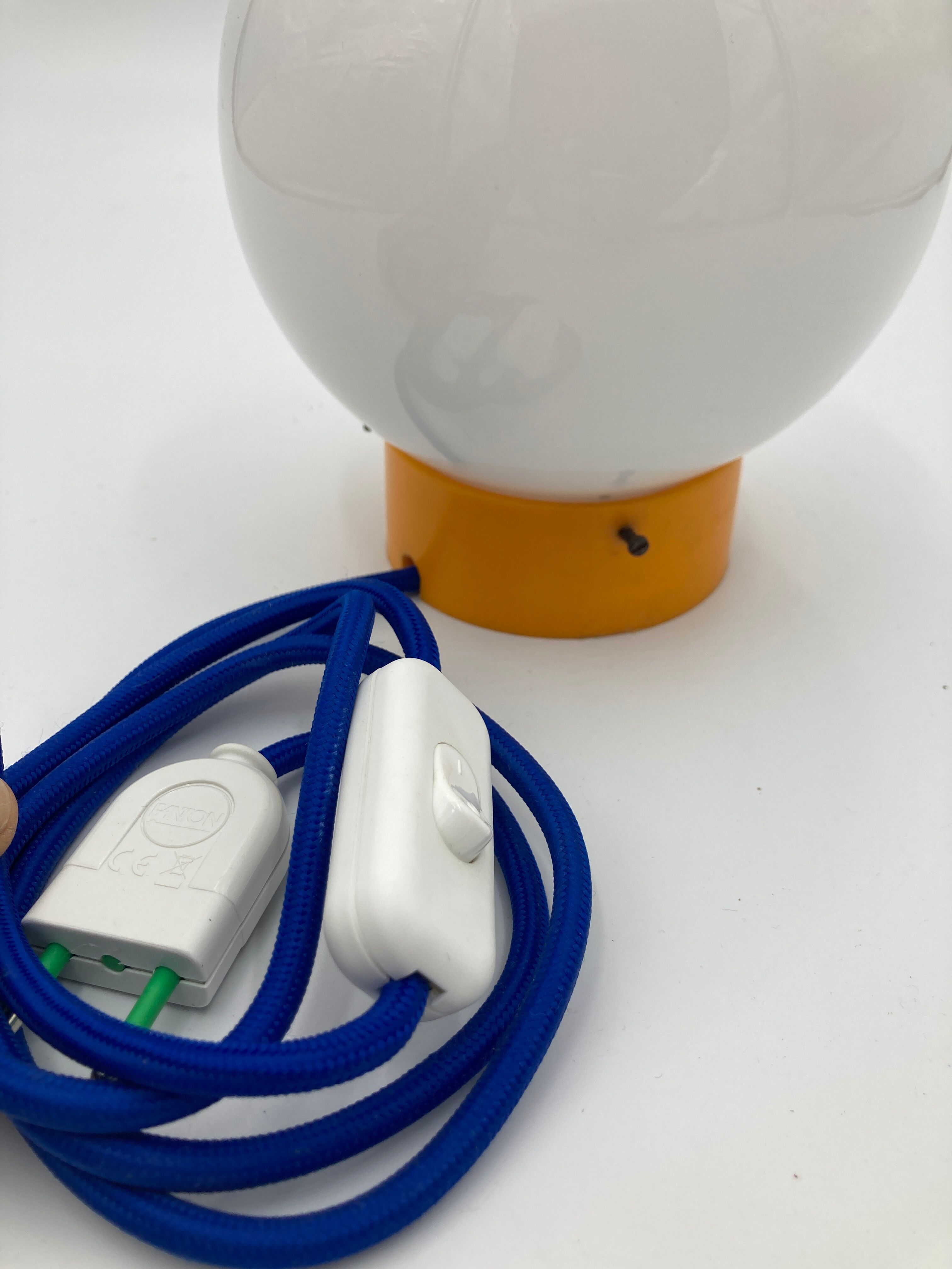 Table globe lamp