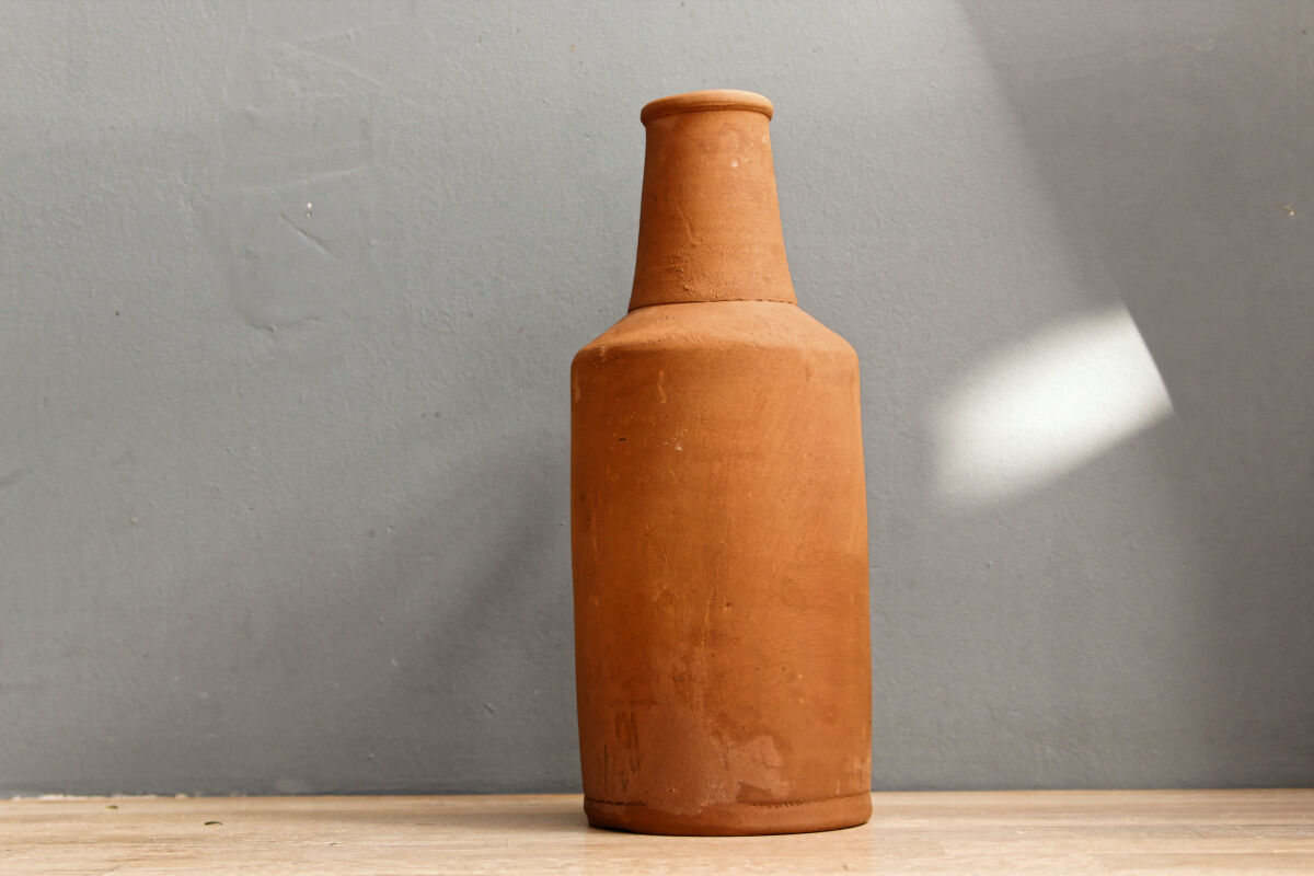Vase bouteille terracotta - art populaire