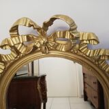 Miroir ovale en bois doré de style Louis XVI 48 X 67cm