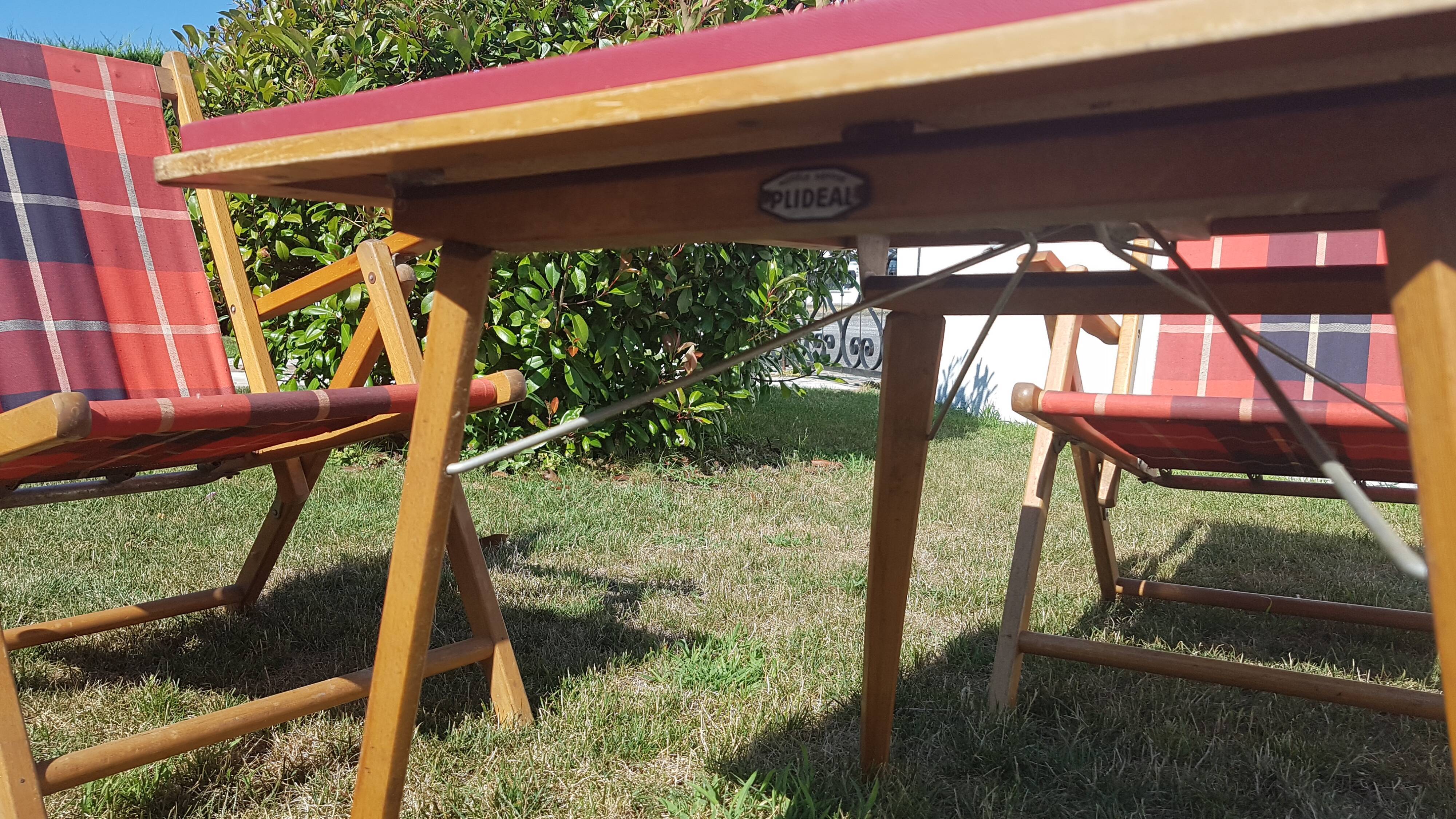 Set of 4 chairs and a table Plideal 1950 vintage