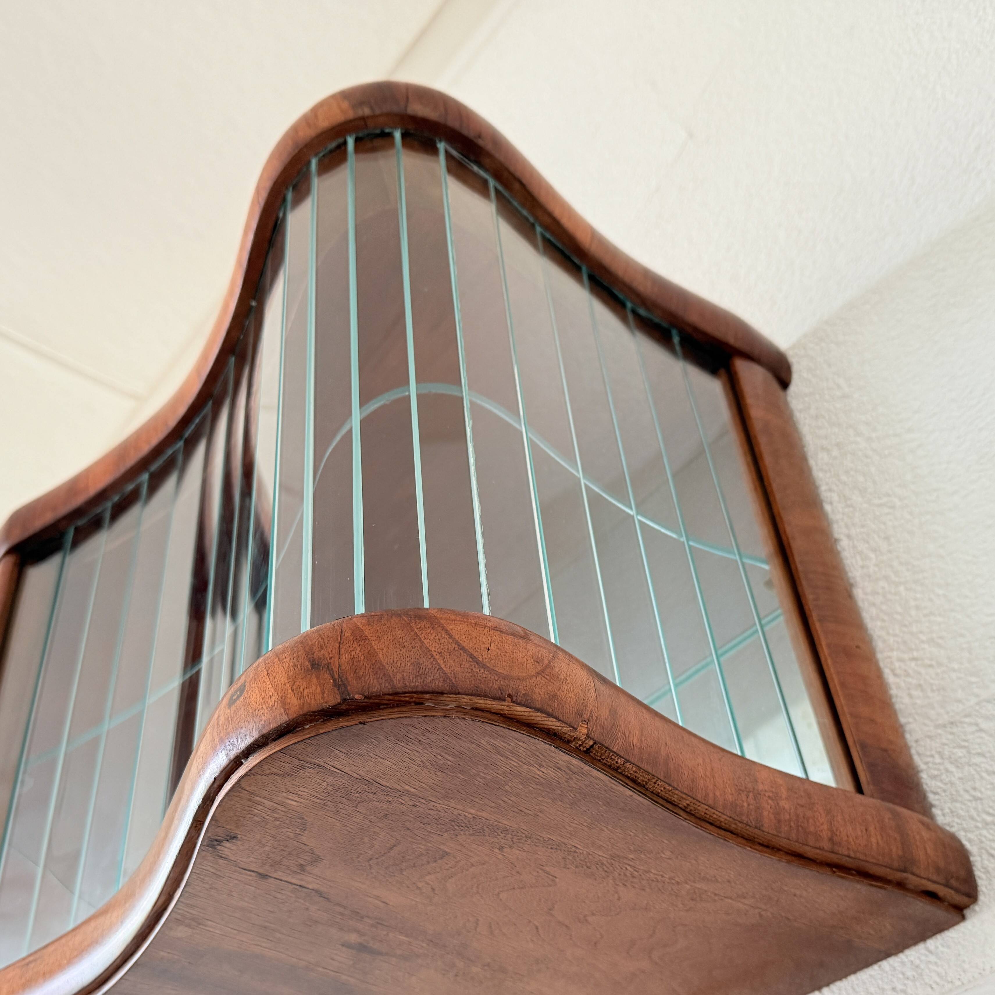 Elegant corrugated hanging display cabinet