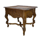 Table sculptée