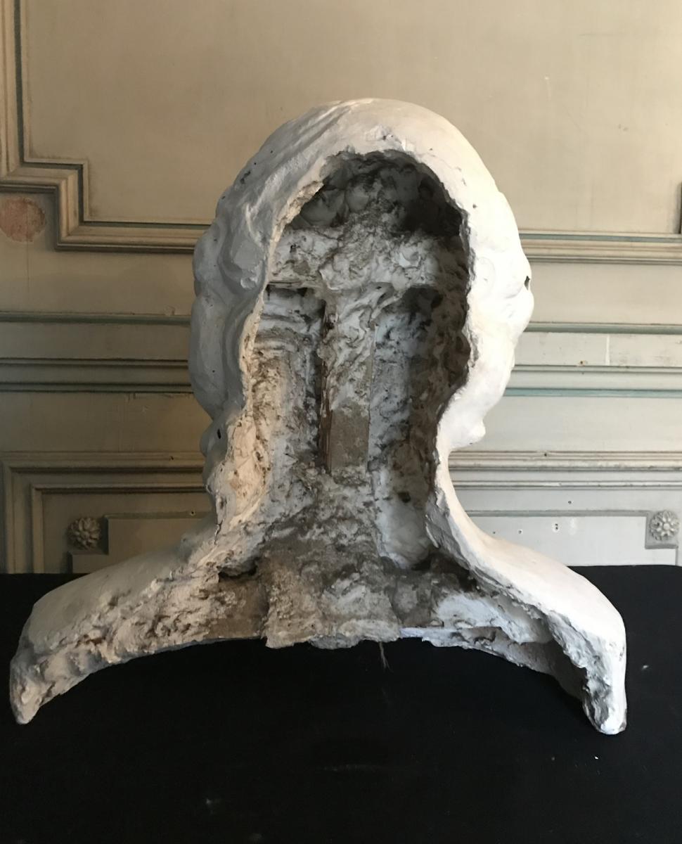 Sculpture in plaster head of Holy