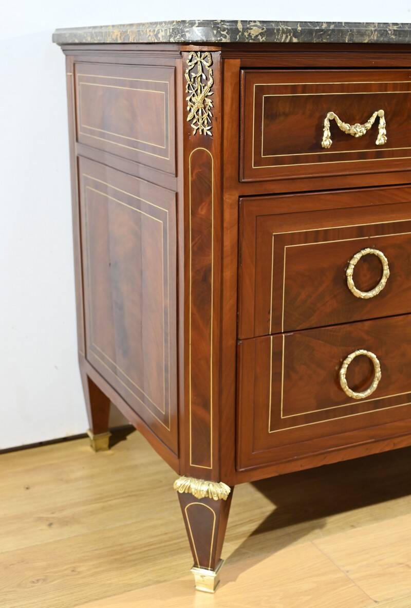 Rare mahogany commode, Louis XVI period – 2nd half of the 18th century.