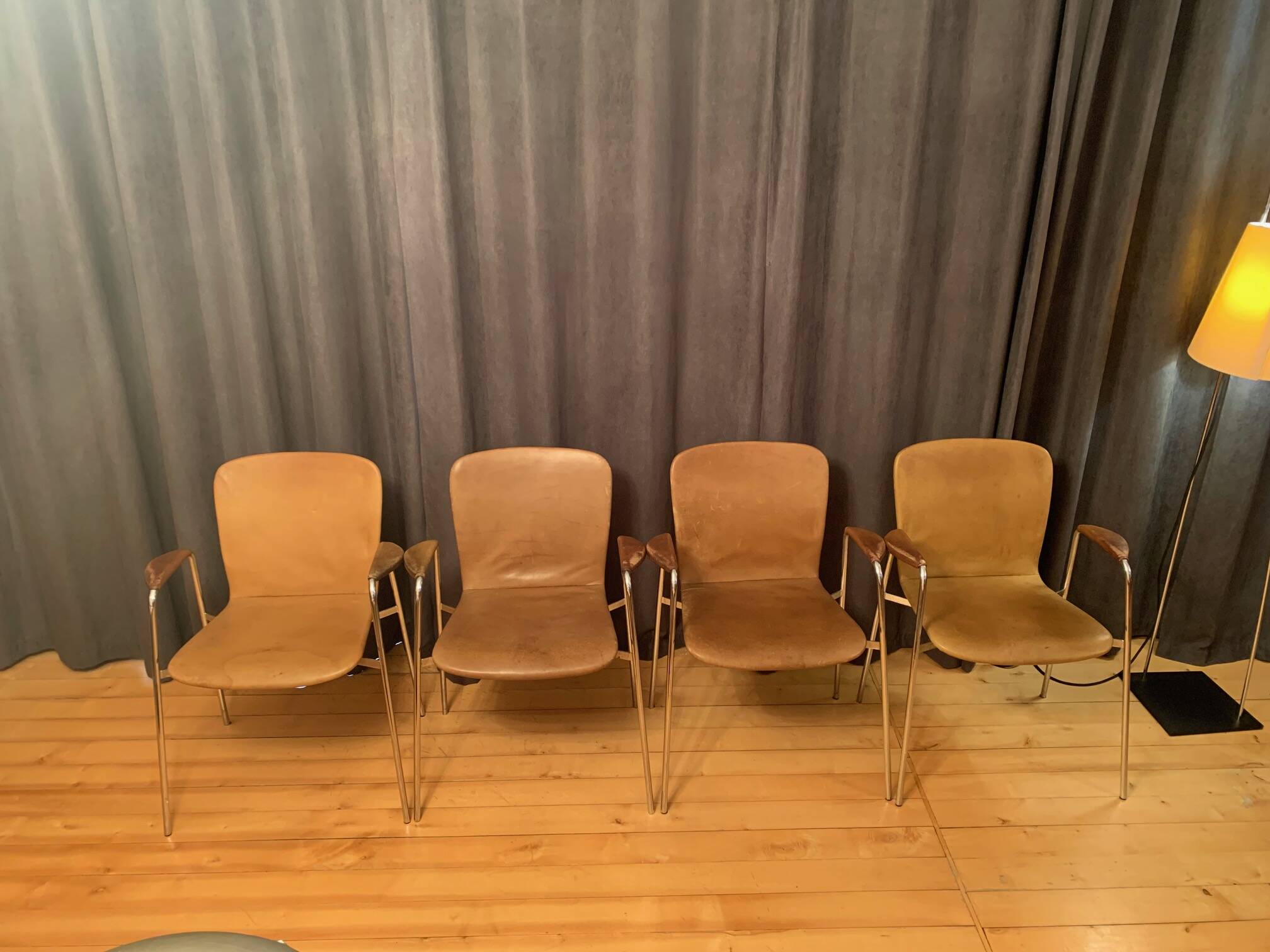 Ensemble de quatre chaises, Italie, années 1960