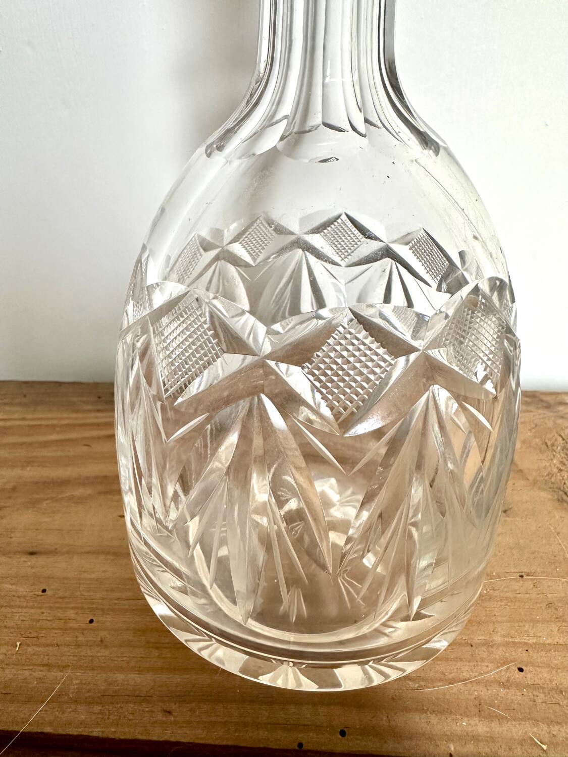 Small carafe and its chiseled glass stopper
