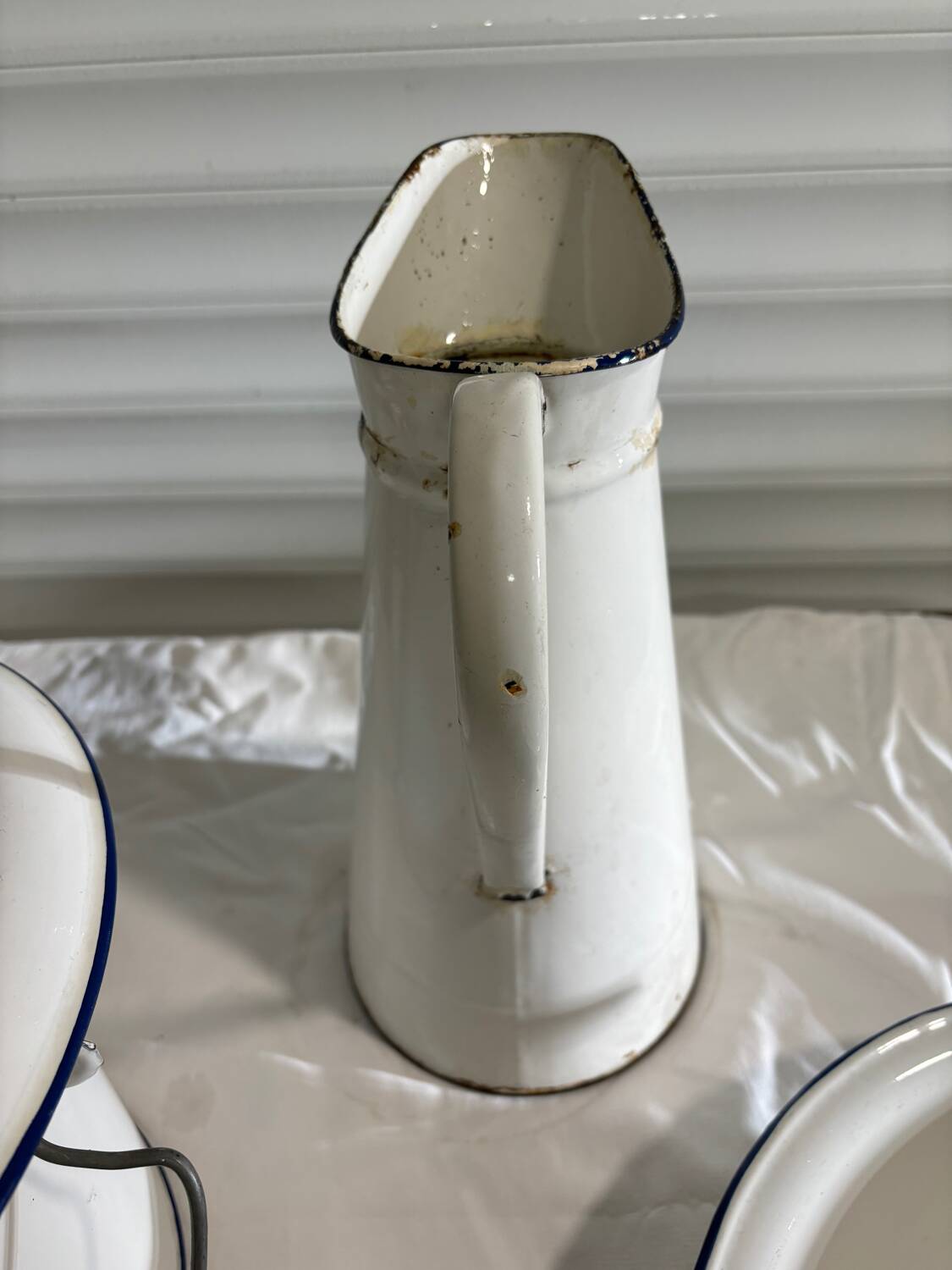 Pitcher bowl and enameled bucket