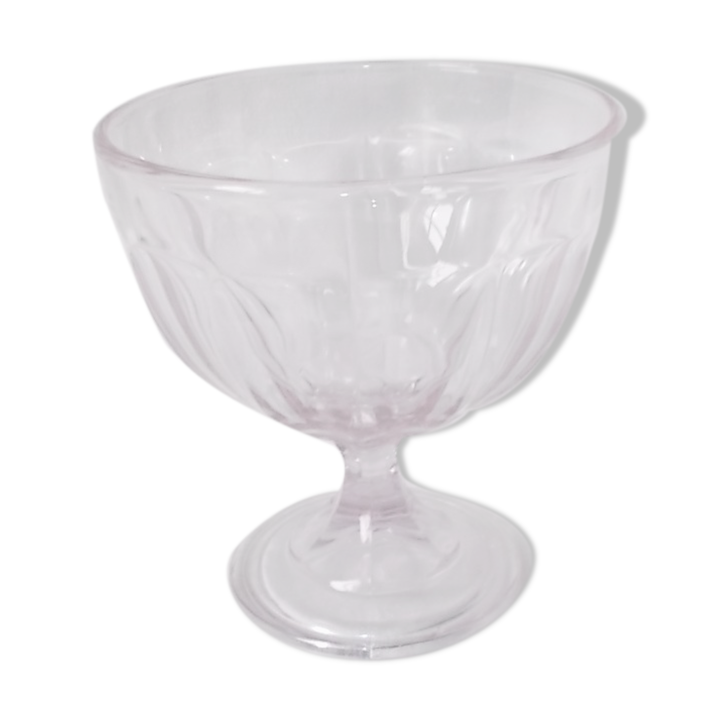 Coupe en verre rose