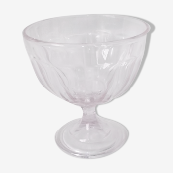 Coupe en verre rose