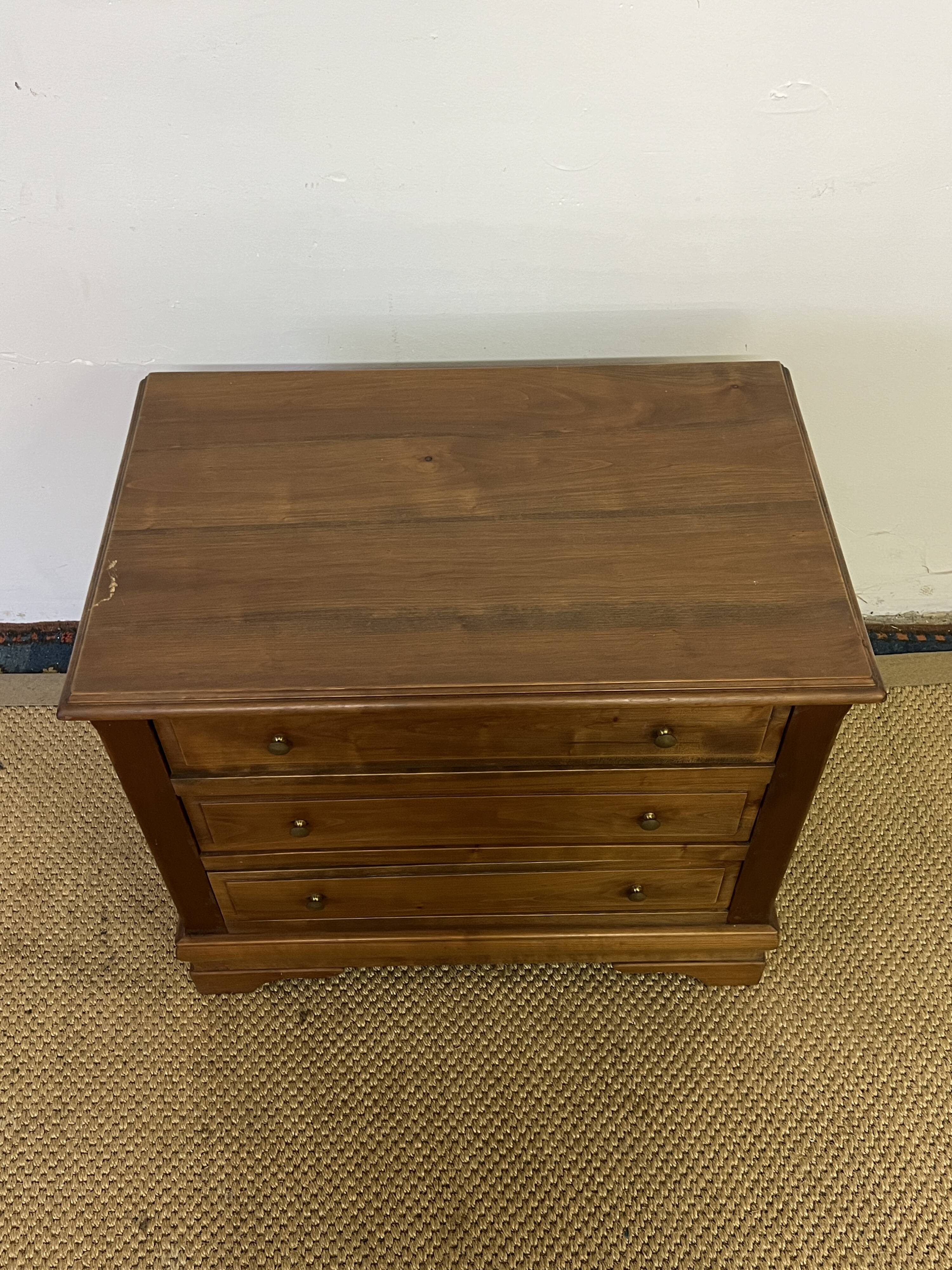 Small vintage wooden chest of drawers 3 drawers