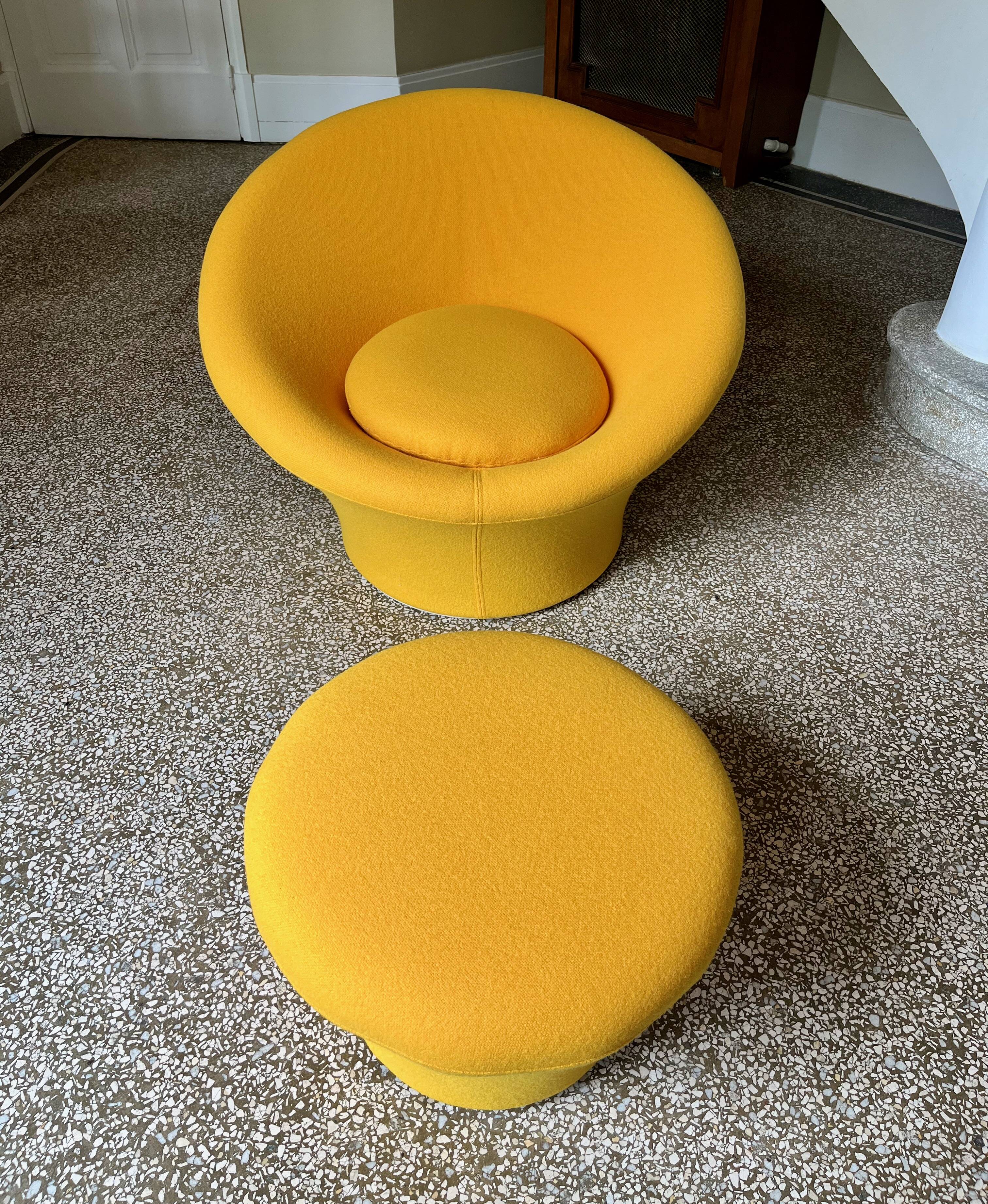 Mushroom armchair and ottoman by Pierre Paulin, Artifort Edition, 1960