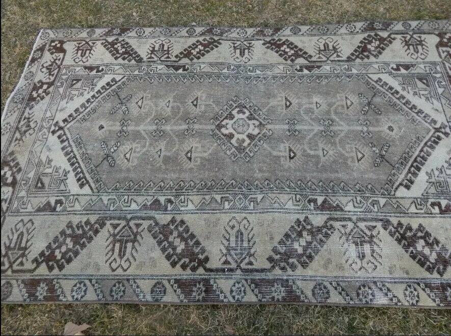 Vintage handmade Turkish rug 120x200 cm