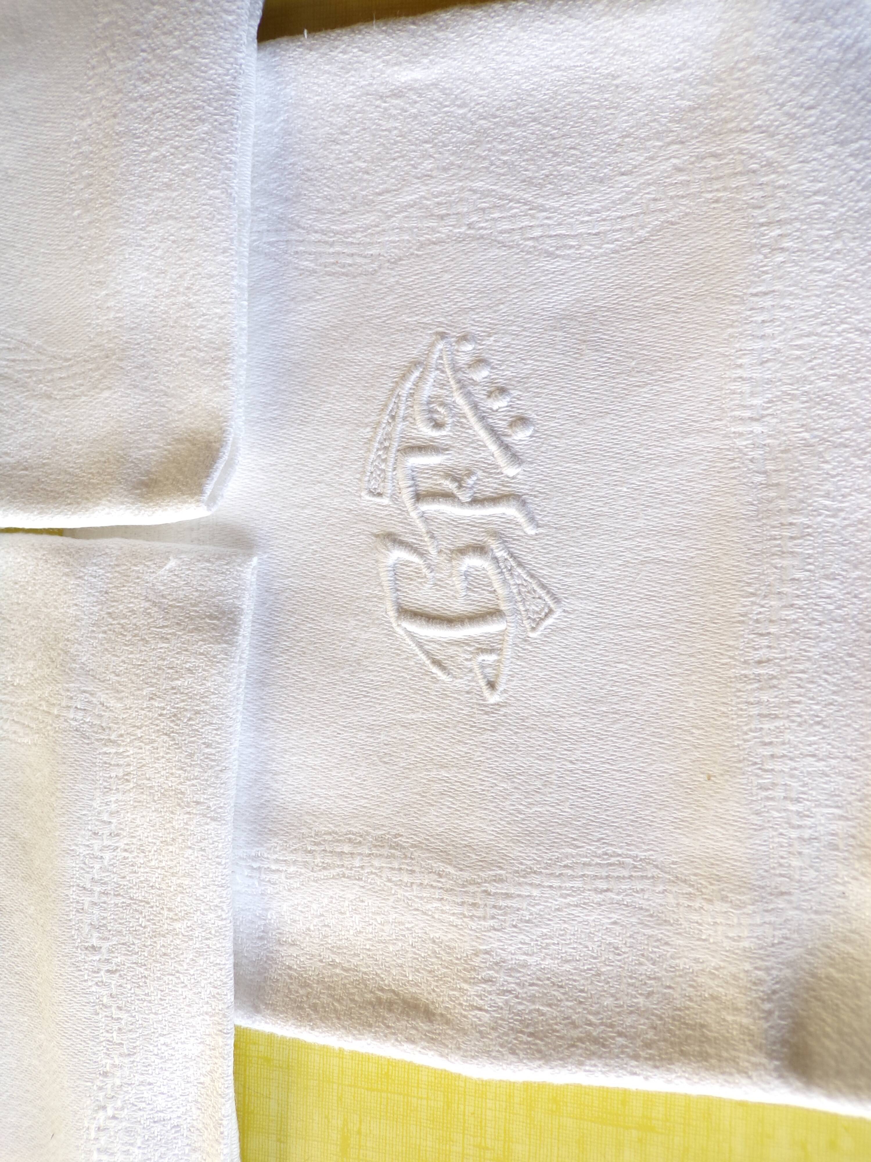 Lot of 3 towels monograms "GF"