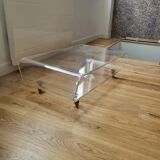 Table basse à roulettes en plexi