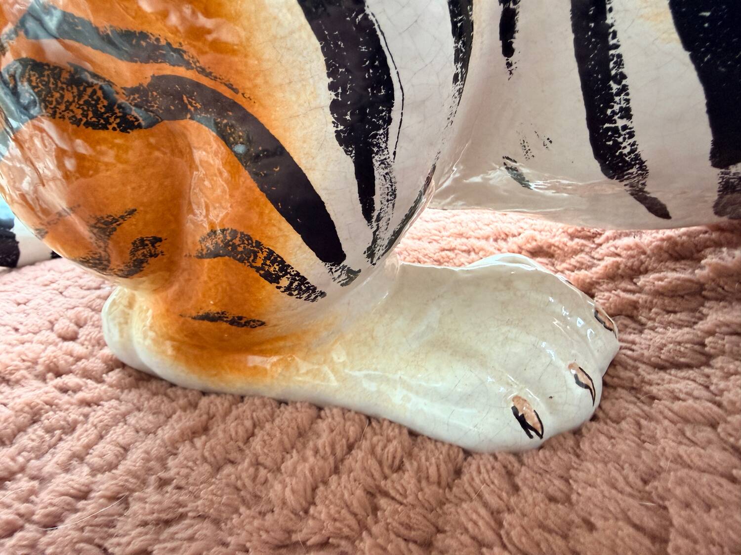 Tiger, Italian sculpture in glazed ceramic.