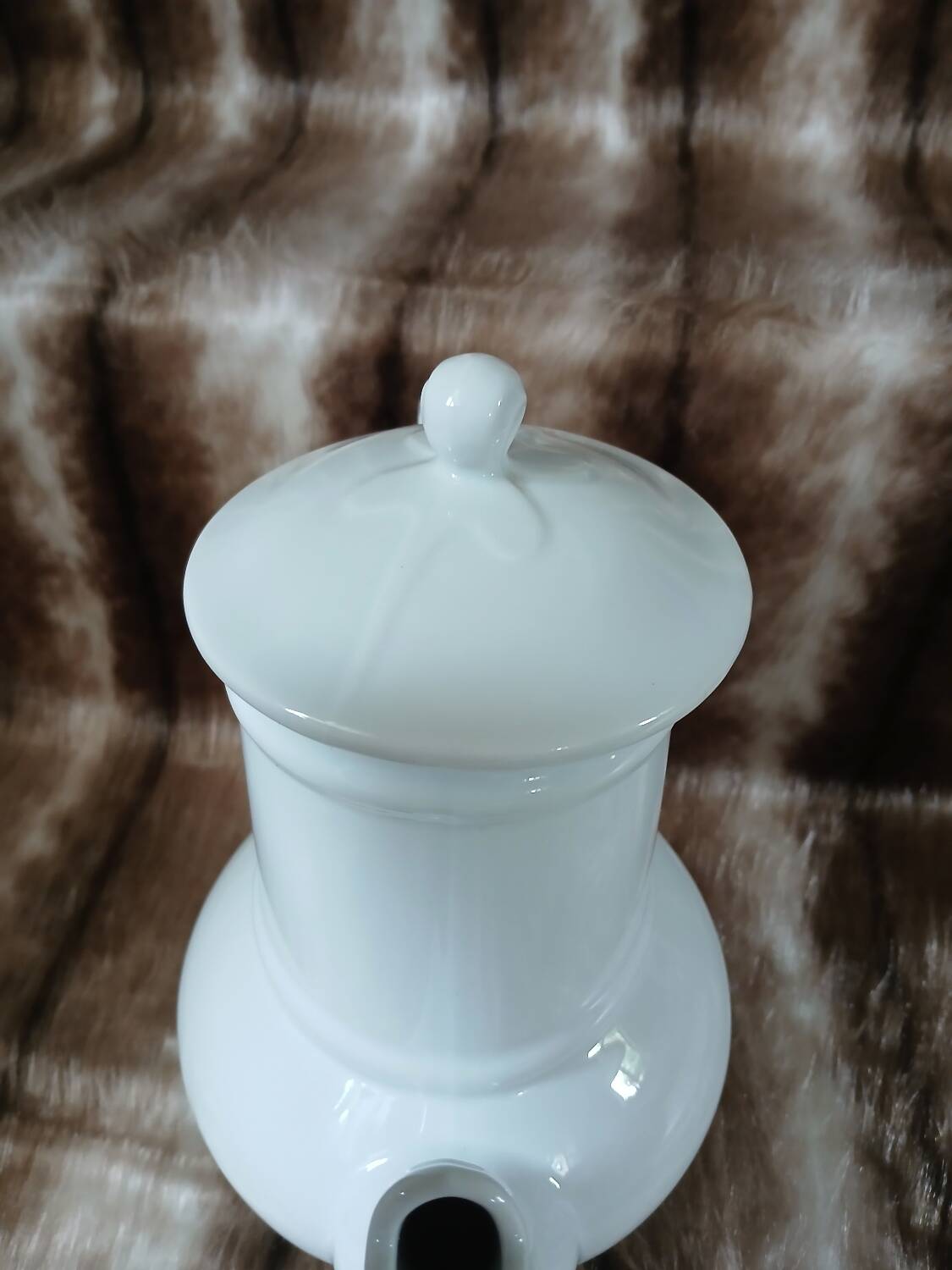 White ceramic coffee pot