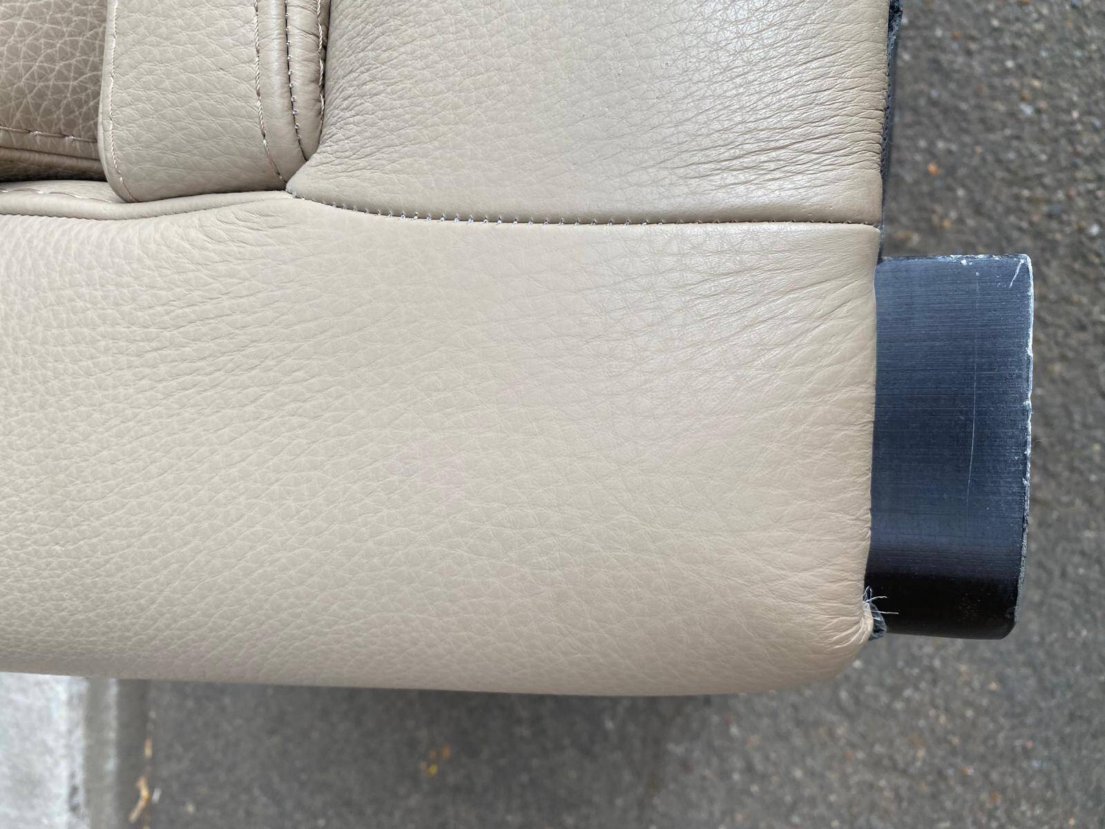 2/3-seater sofa in genuine beige leather by Roche Bobois. Very good condition, great comfort.