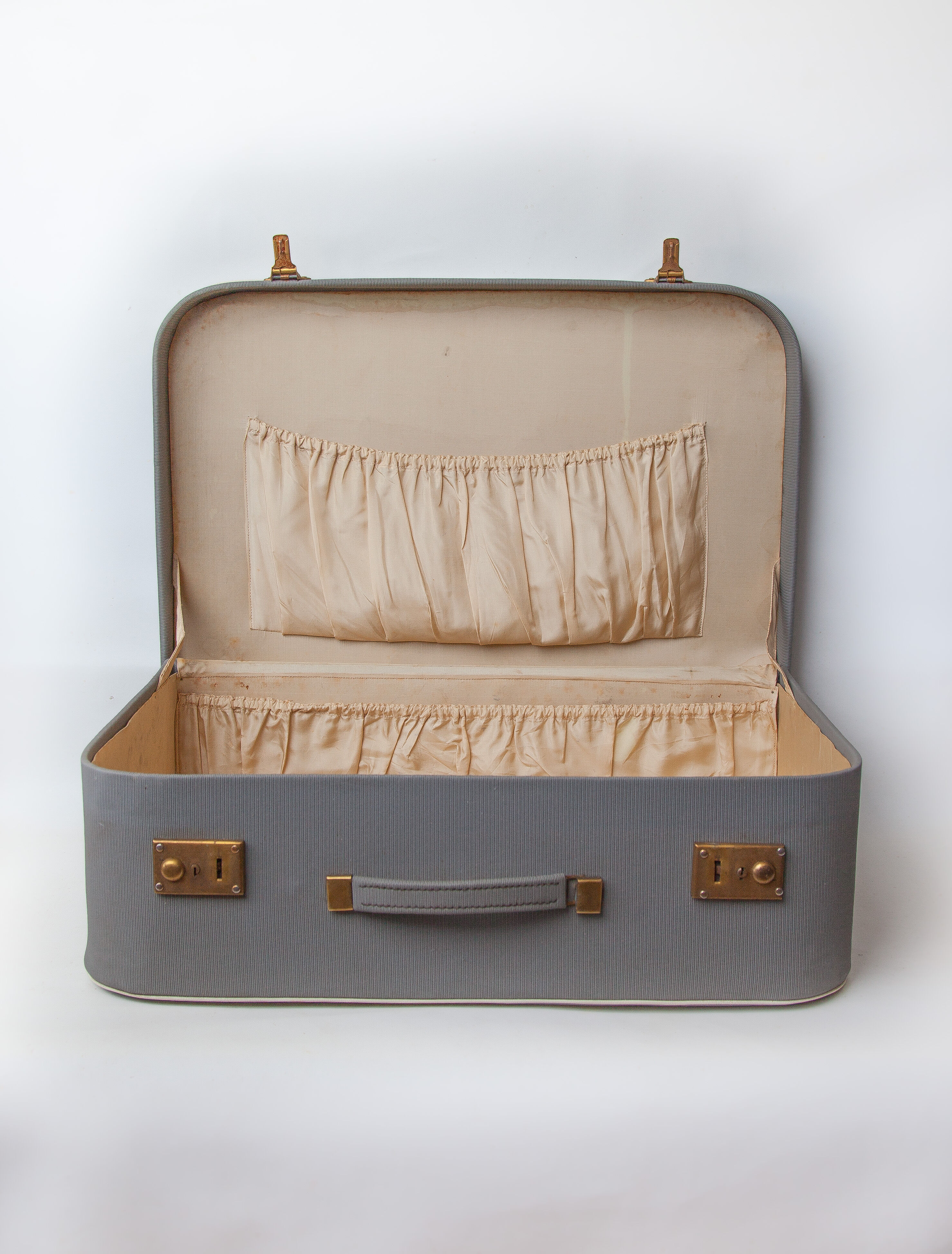 Don gratuit Grande valise noire en cuir vintage 1950 1960 - Accessoires & Bagagerie