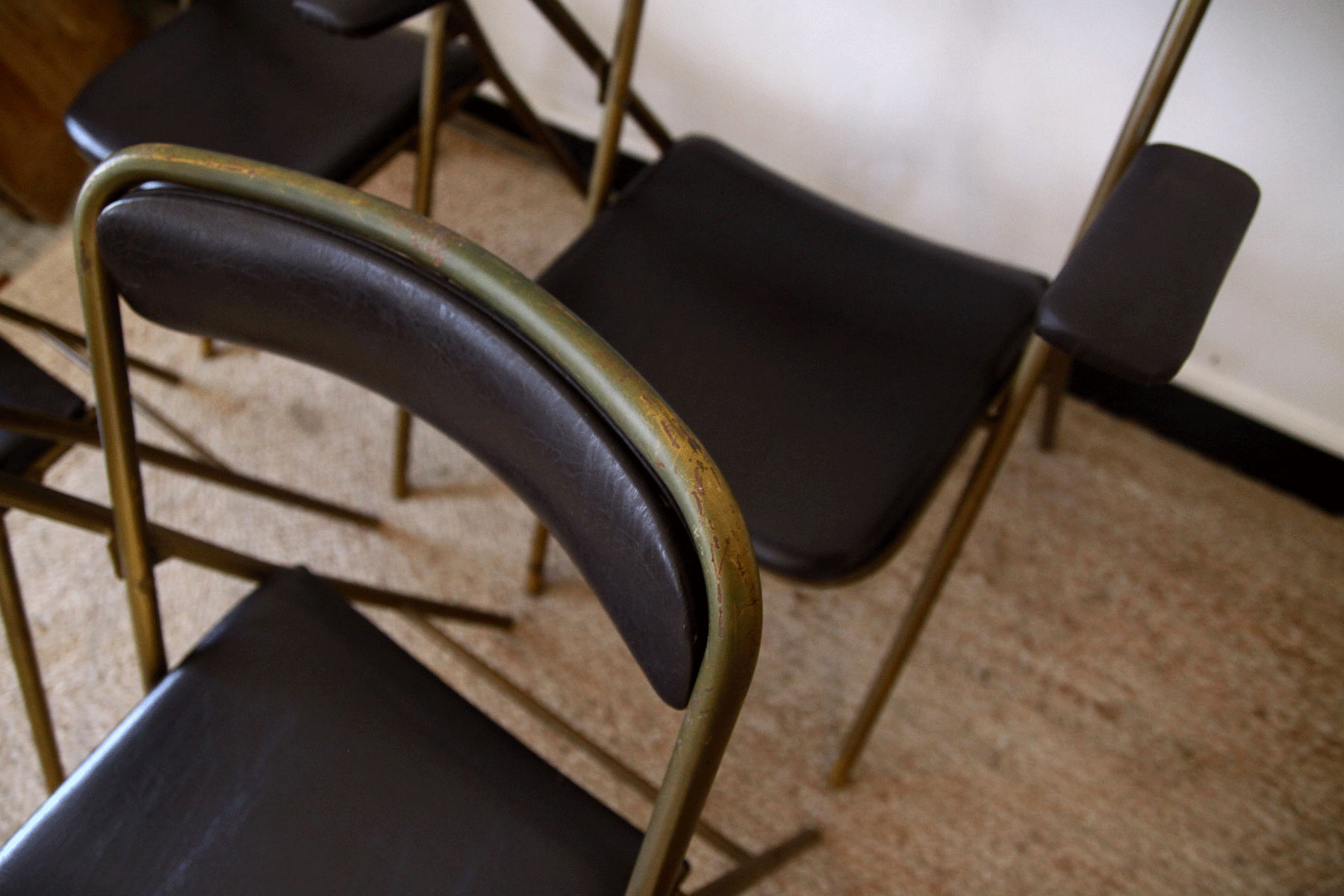 Lot of 4 metal and skai folding chairs