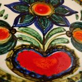 Decorative plate 70s Stylized flower and heart pattern