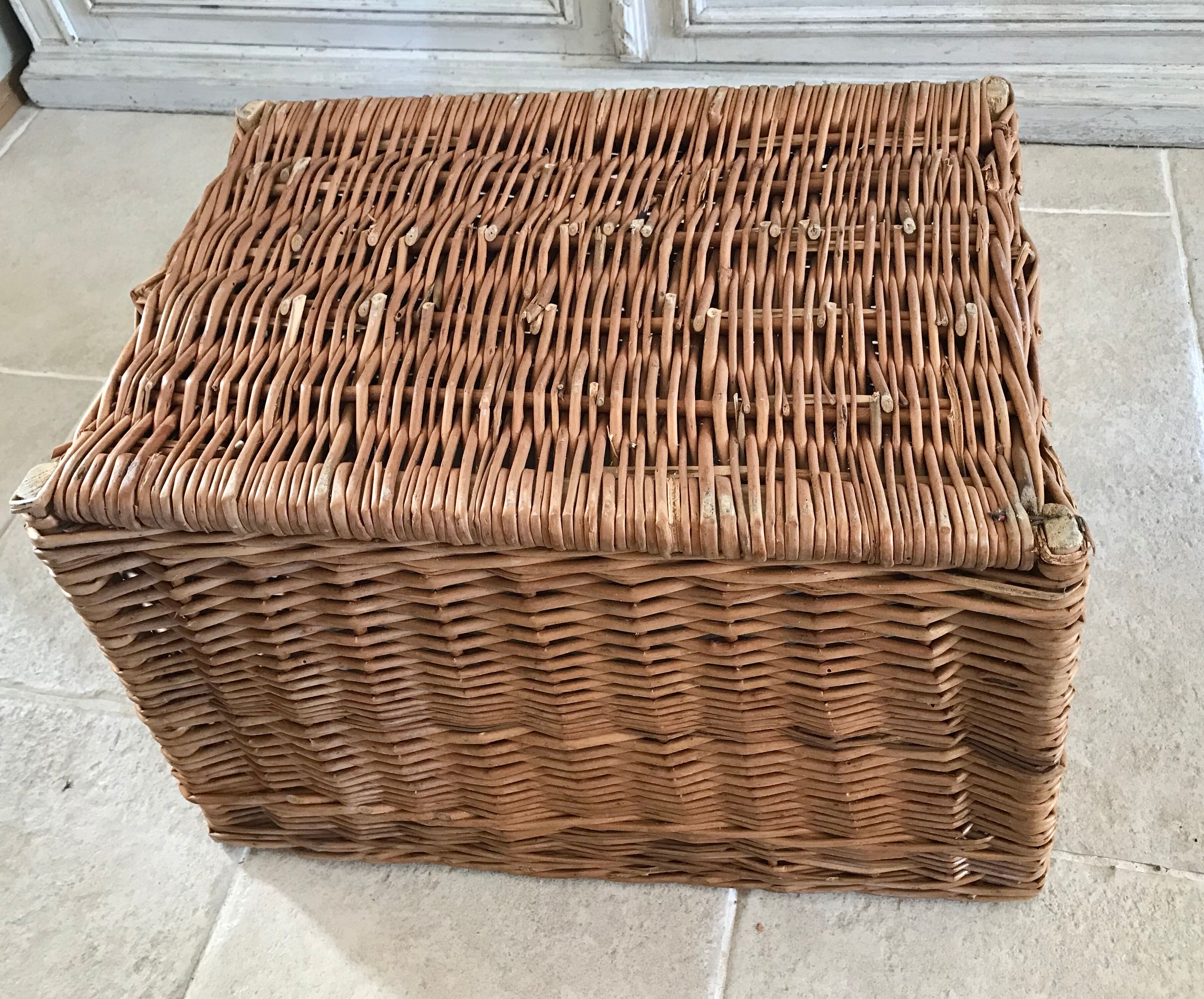 Wicker laundry basket