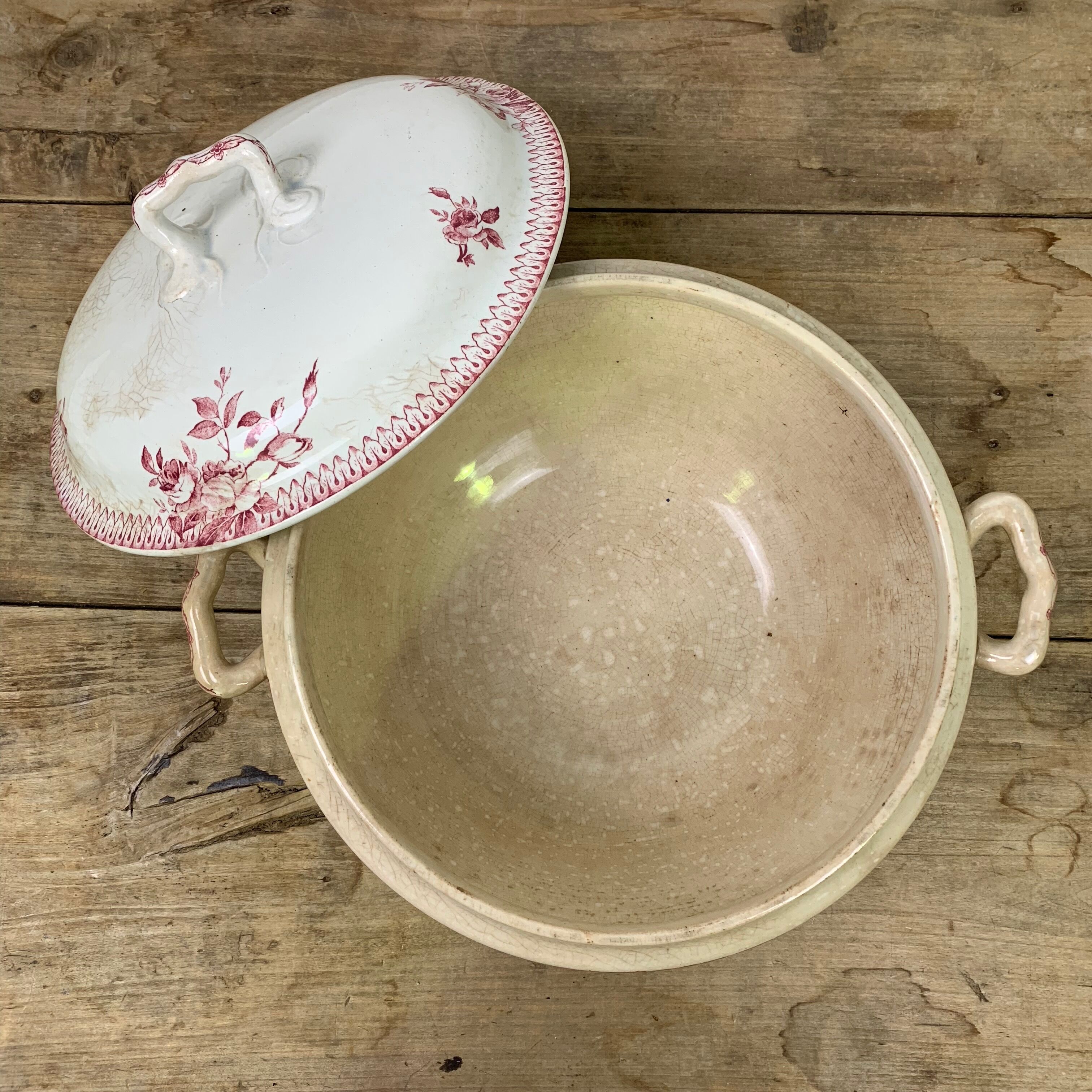 Gien porcelain tureen model Pomponnette