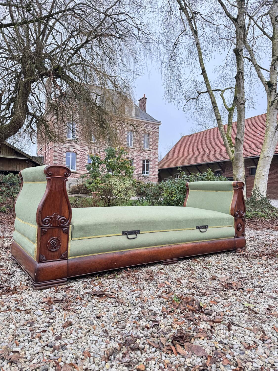 Banquette, lit de repos formant coffre en acajou d’époque restauration