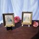 Lot de deux petits cadres portrait de marquises