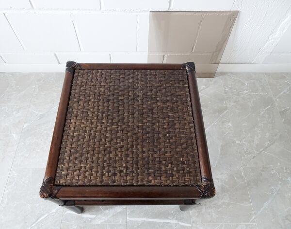 table basse en bambou avec le rotin et le verre fumé, table latérale foncée en bambou
