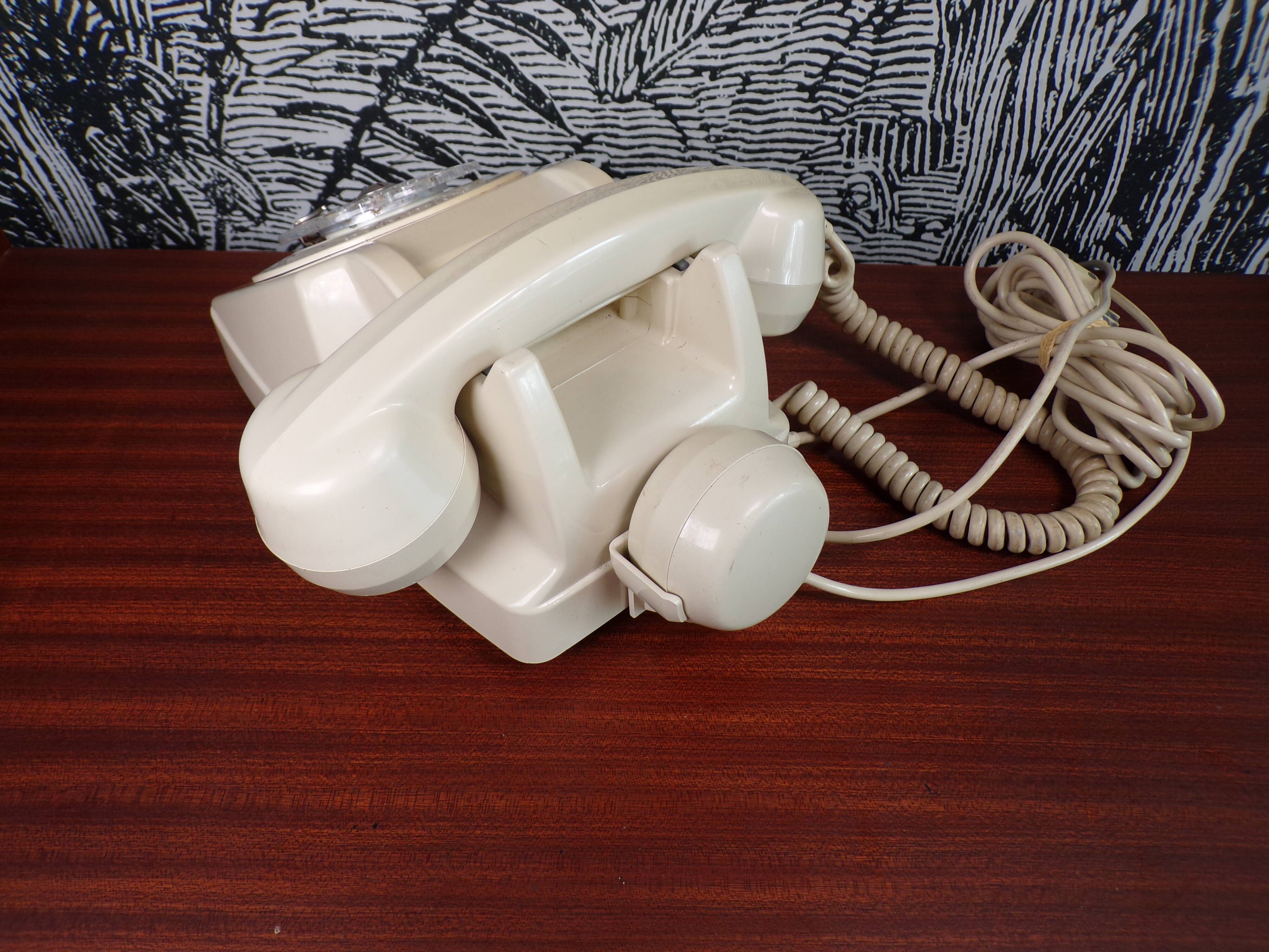 Téléphone Socotel blanc crème à cadran