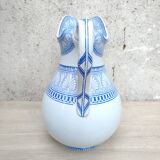 Broc a eau en porcelaine