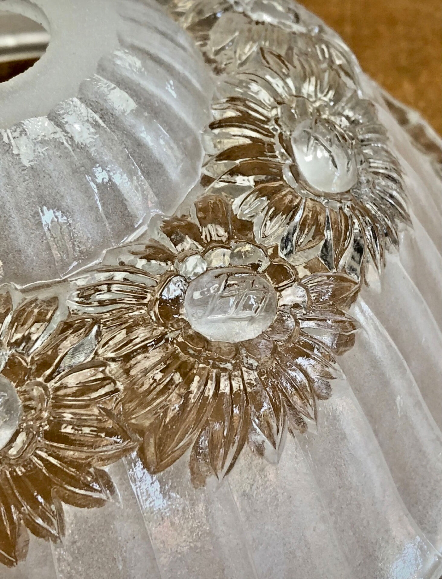 Art Deco wrought iron lamp with 3 rose glass daisies Ezan 1930