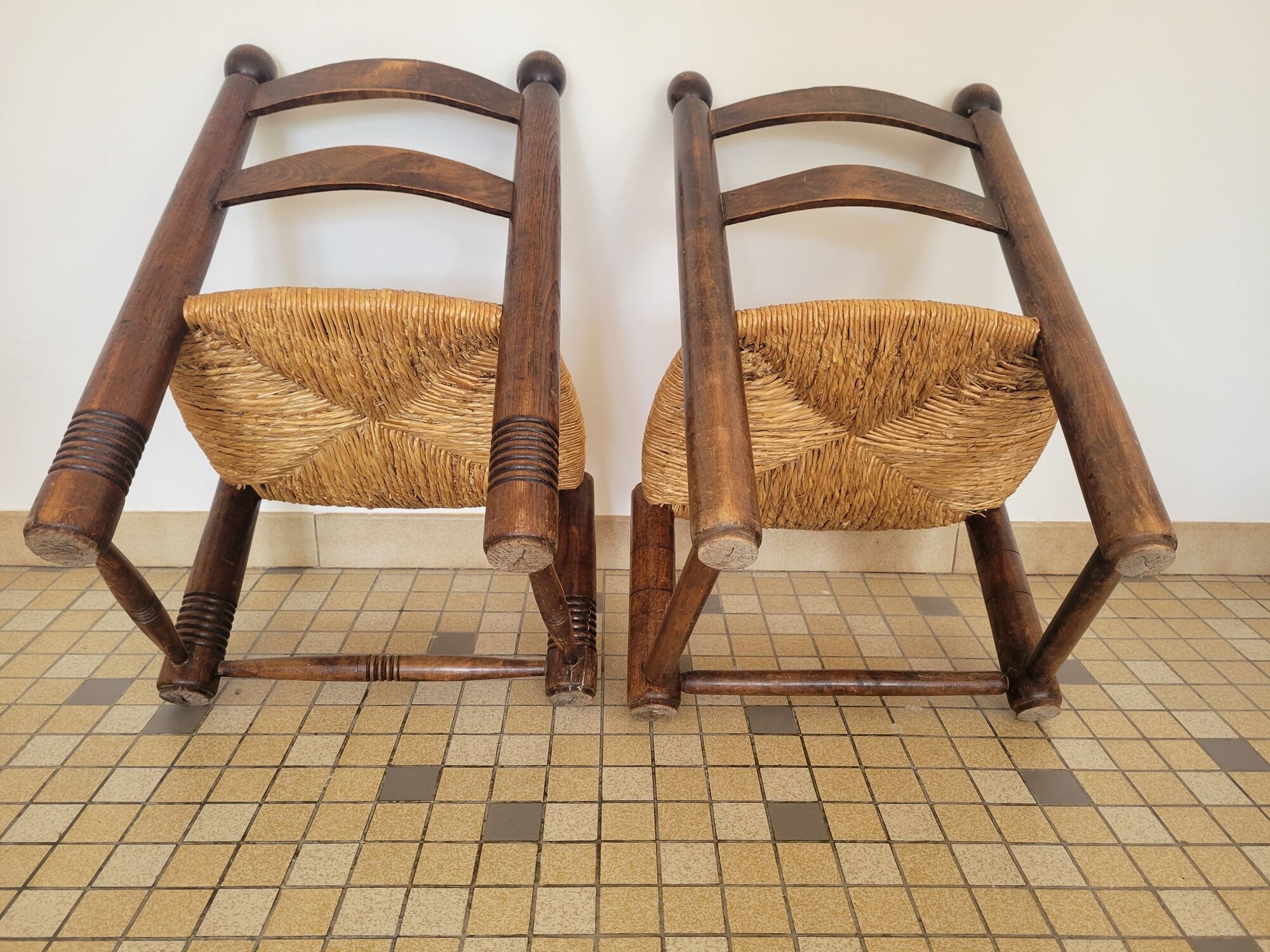 Duo de chaises de cheminée en bois et paille