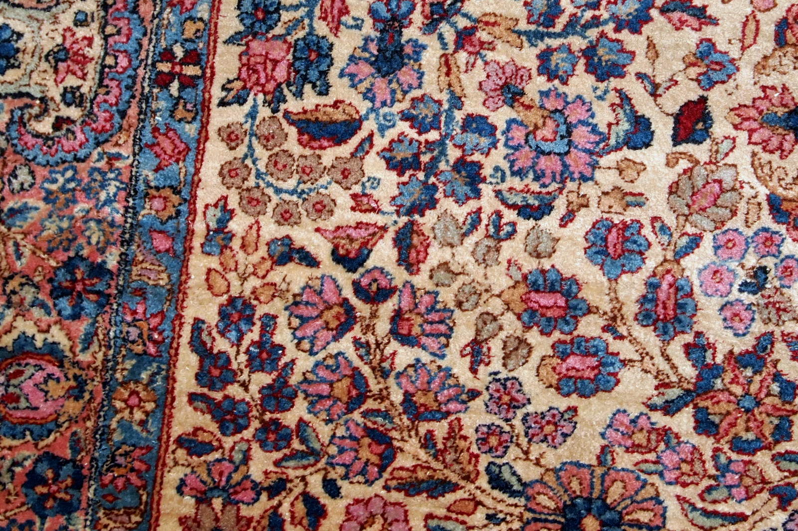 Handmade antique Persian Kerman rug 128cm x 210cm 1920s