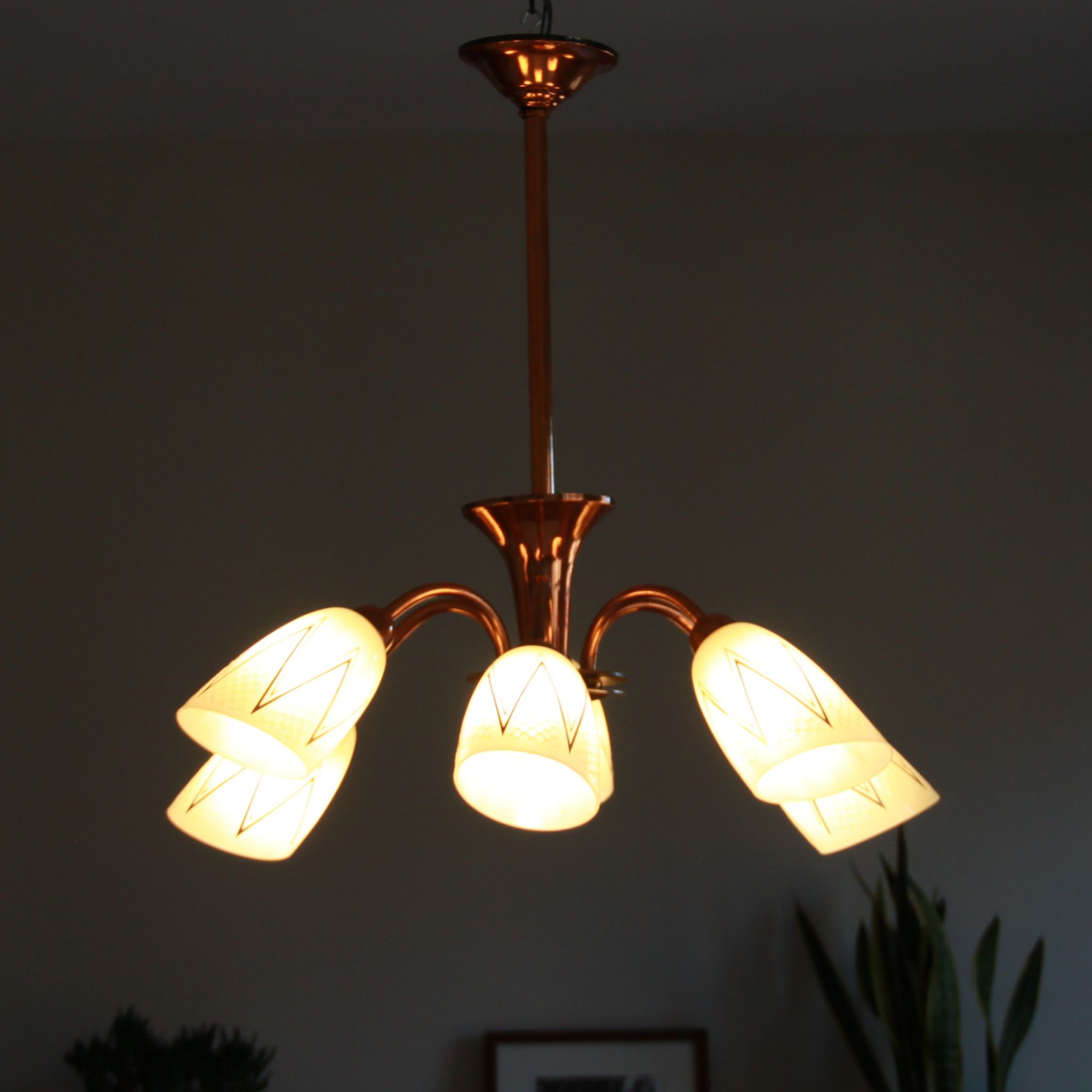 Chandelier copper tulip golden glass and white patterns 6 lights old vintage luminaire restored