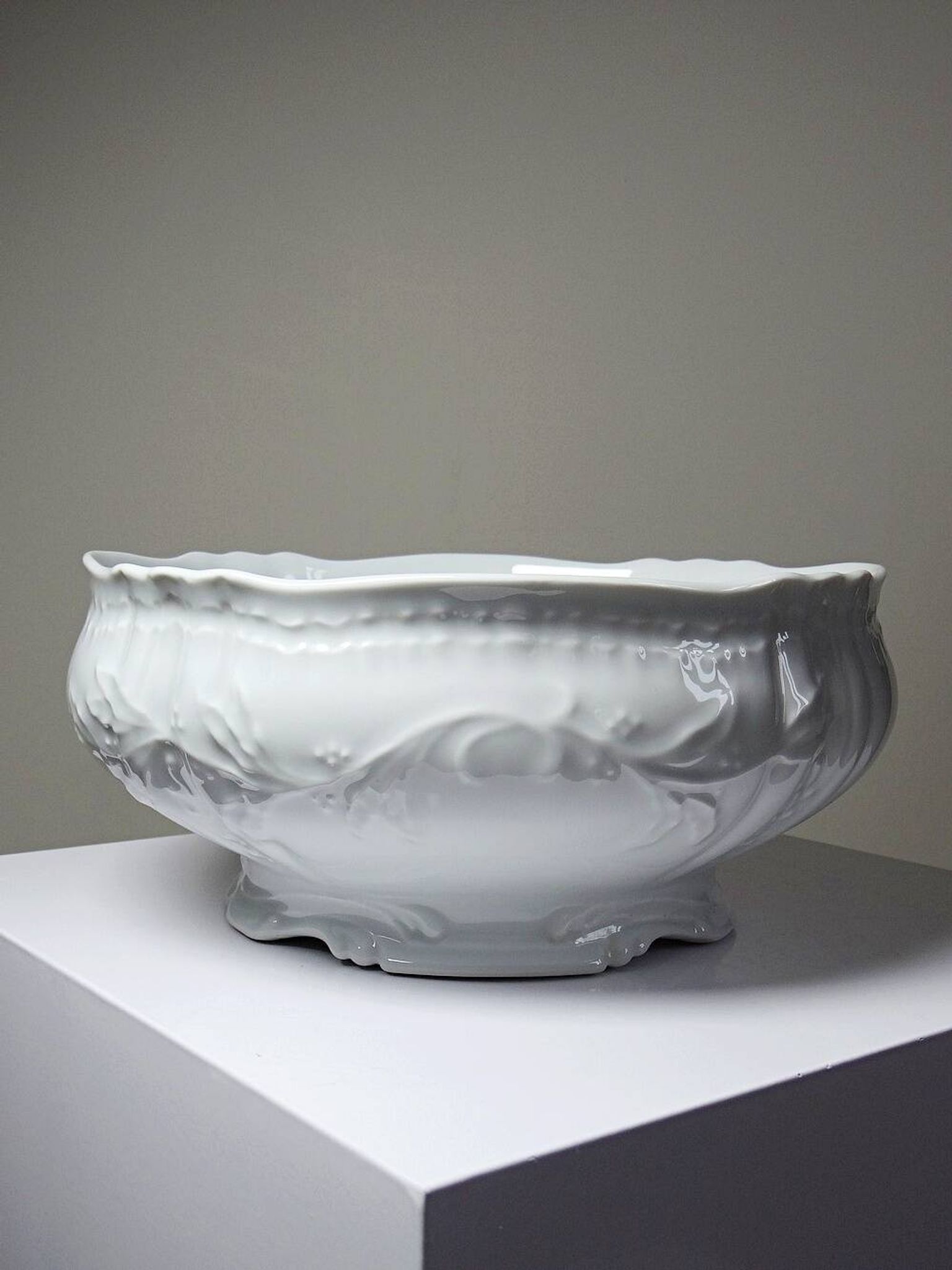 Grand saladier vintage Bernardaud attribué, modèle Louvre, porcelaine de Limoges