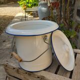 Enamelled sheet metal chamber pot / bucket