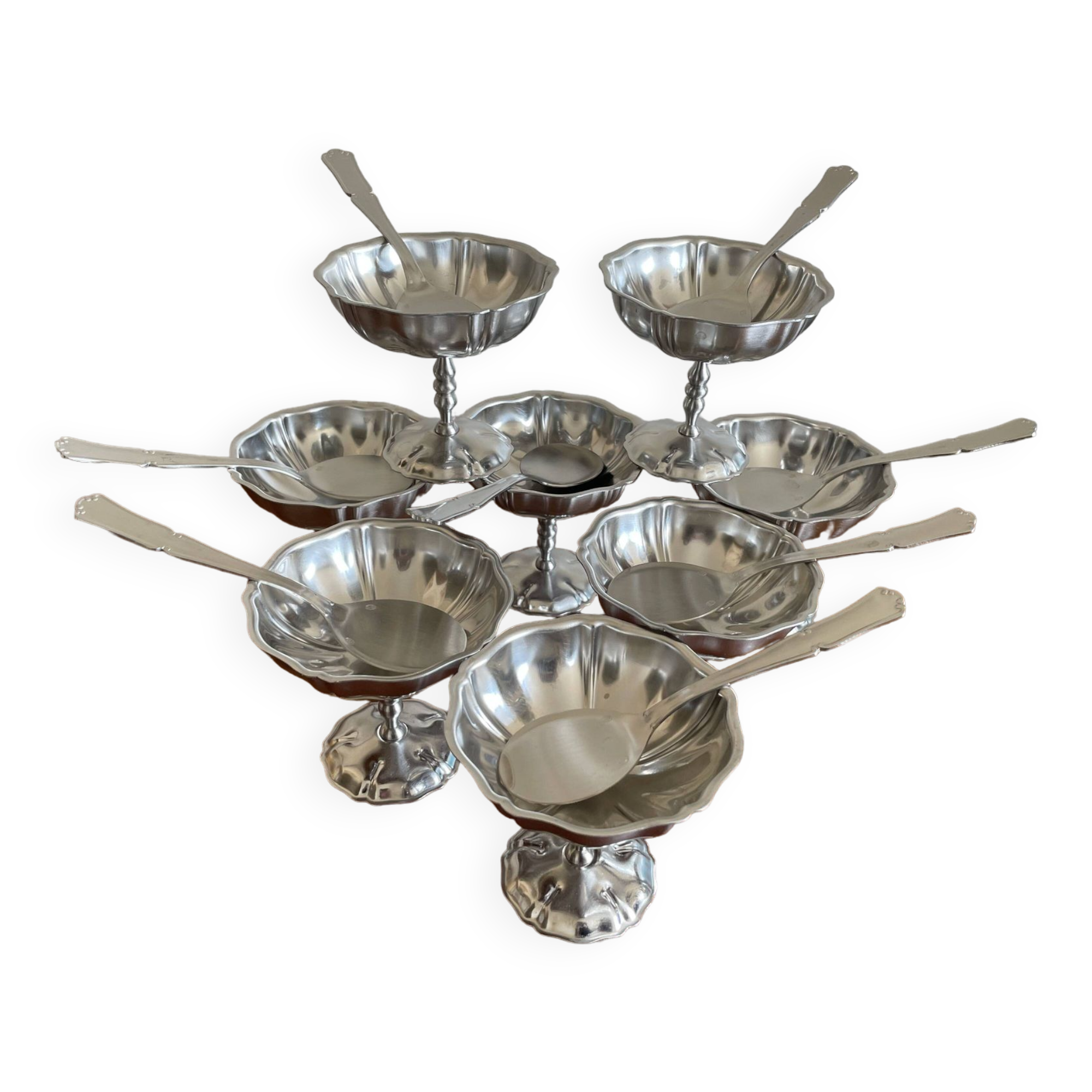 8 ice cream cups and spoons