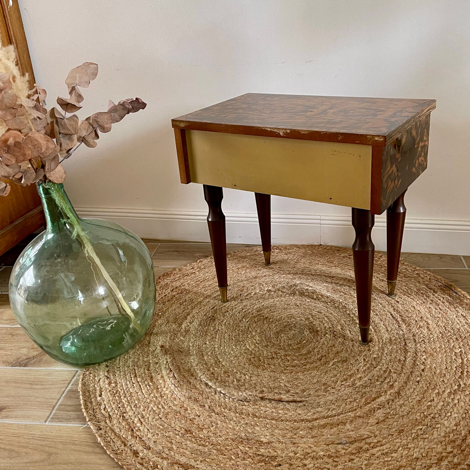 Table de chevet laquée