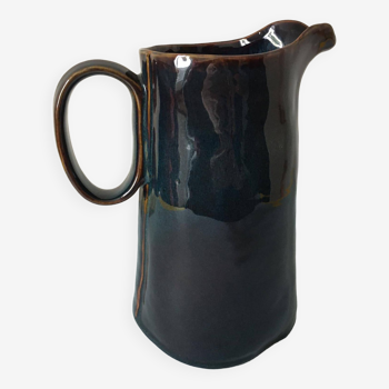 Pitcher in sandstone. Deep blue color and golden lines