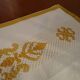 6 serviettes de table brodées blanches et camel 47 x 45